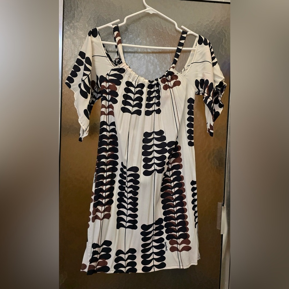 Manuheali’i White Off the Shoulder Baby Doll Dress